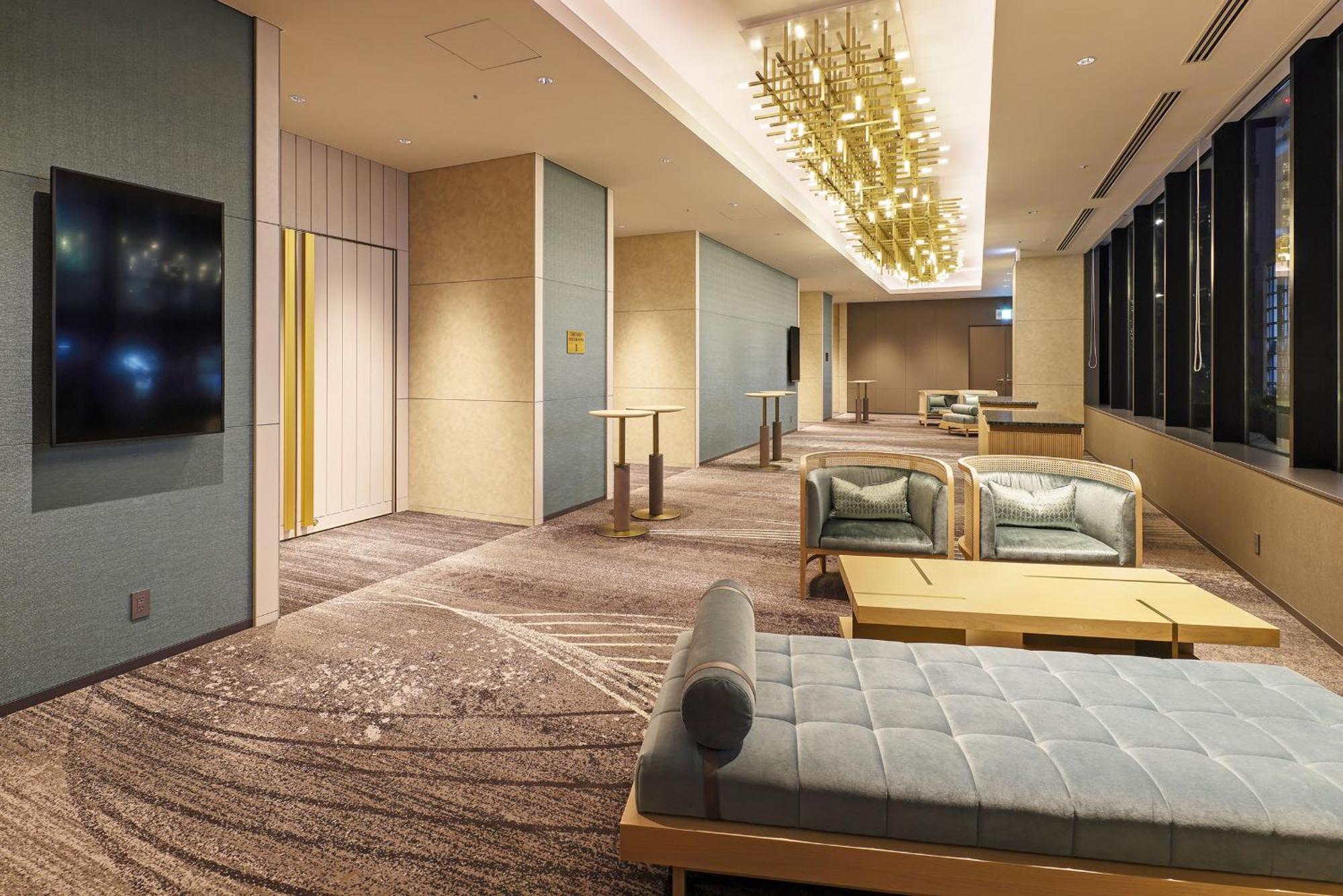 Centara Grand Hotel Osaka Exterior photo The Club Lounge at Hong Kong International Airport